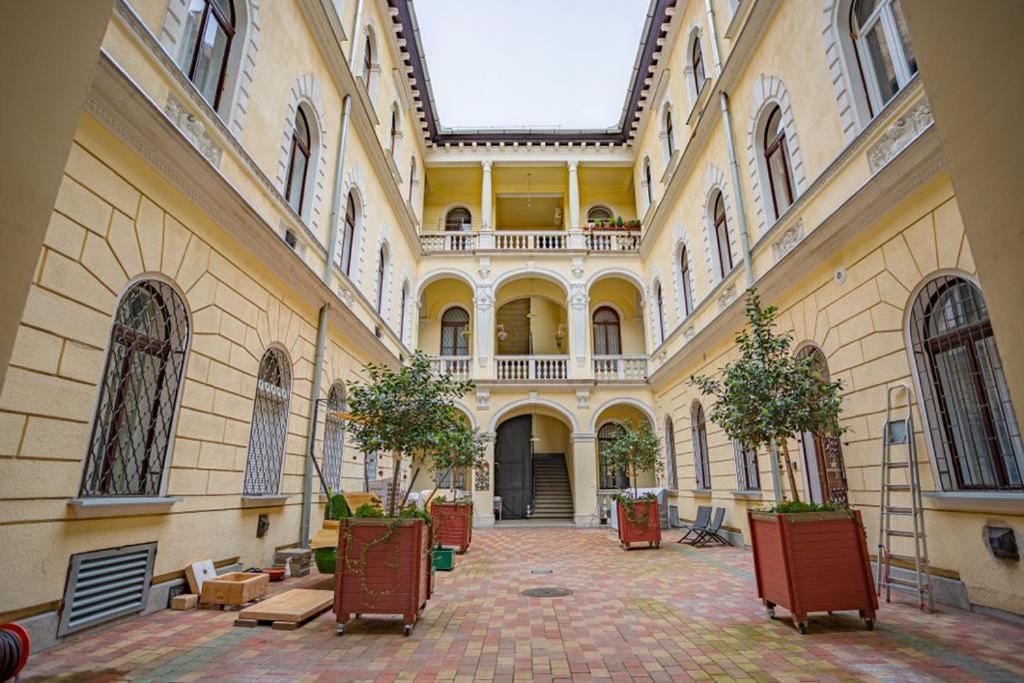 Cosy Gallery Flat In Akacfa St. Budapest Exterior foto
